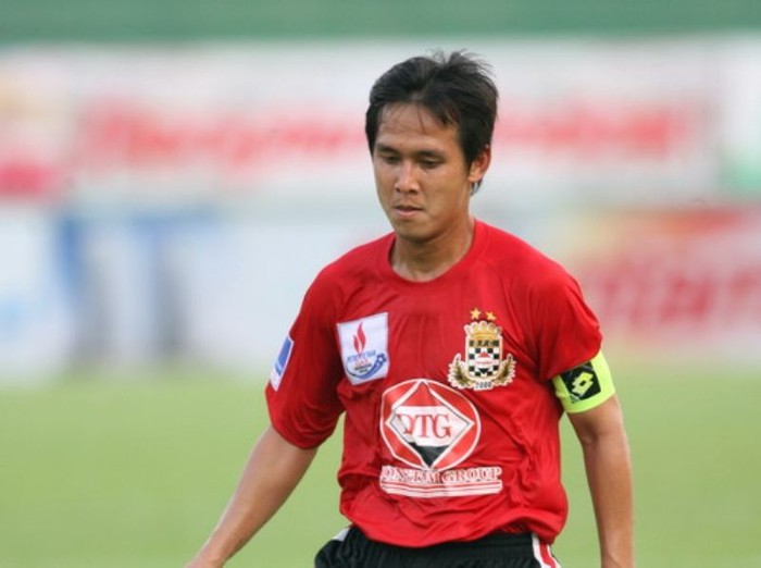 Tiền vệ Nguyễn Minh Phương sinh ngày 5/7/1980 tại huyện Long Khánh, tỉnh Đồng Nai.